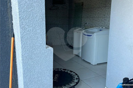 Sobrado à venda com 3 quartos, sendo 1 suíte, em Jardim Brogotá, Atibaia, SP