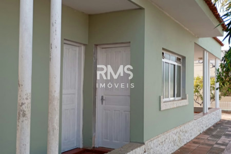 Casa à venda ou para alugar com 3 quartos, sendo 1 suíte,  no Centro, Angatuba, SP