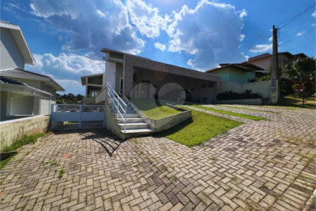 Apresento essa belíssima casa no Condomínio Delle Stelle - Louveira SP