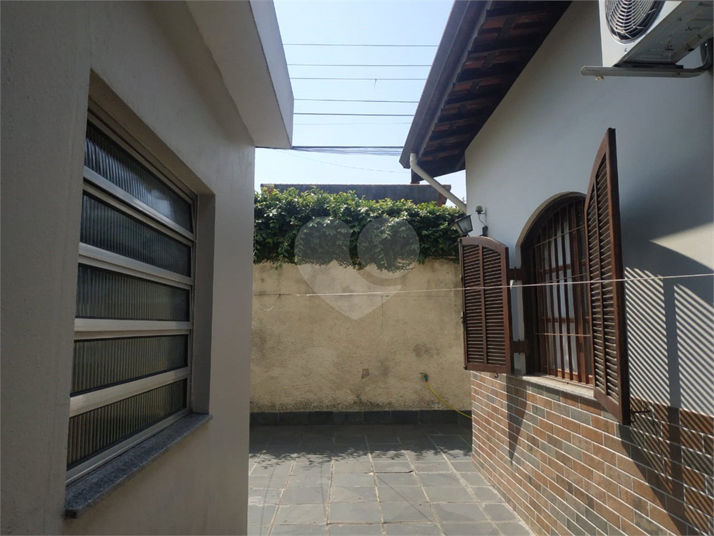 Casa Térrea à venda com 3 quartos, sendo 1 suíte,  em Interlagos, São Paulo, SP