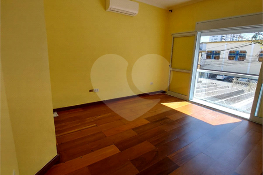Sobrado à venda com 3 quartos, sendo 2 suítes, em Vila Romero, São Paulo, SP