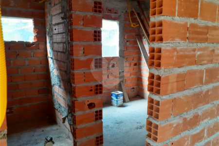Sobrado à venda com 5 quartos, sendo 1 suíte, em Jardim Cumbica, Guarulhos, SP
