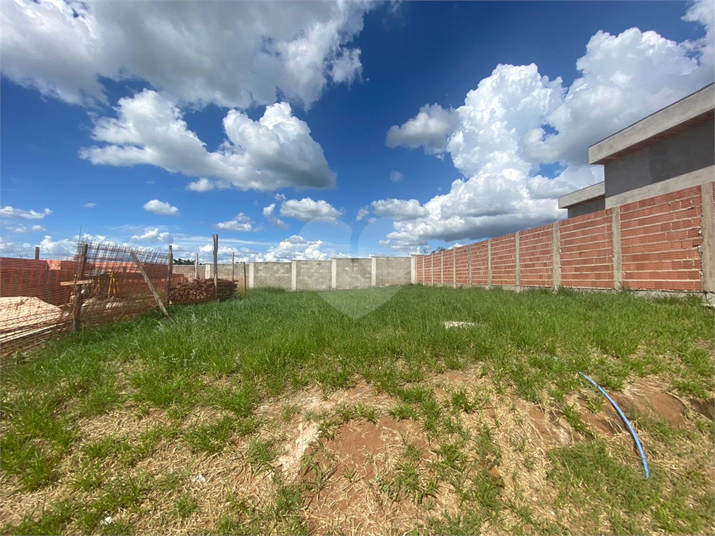 Terreno no Residencial Villeneuve