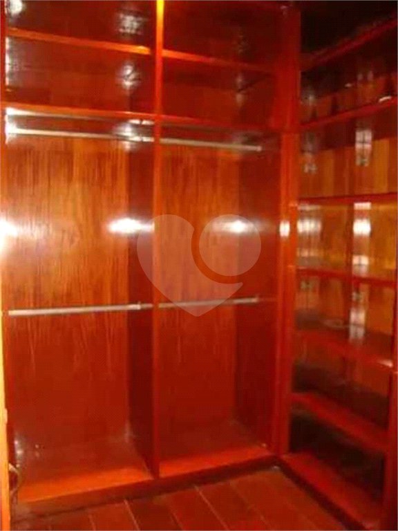 Sobrado à venda com 4 suítes em Vila Trujillo, Sorocaba, SP