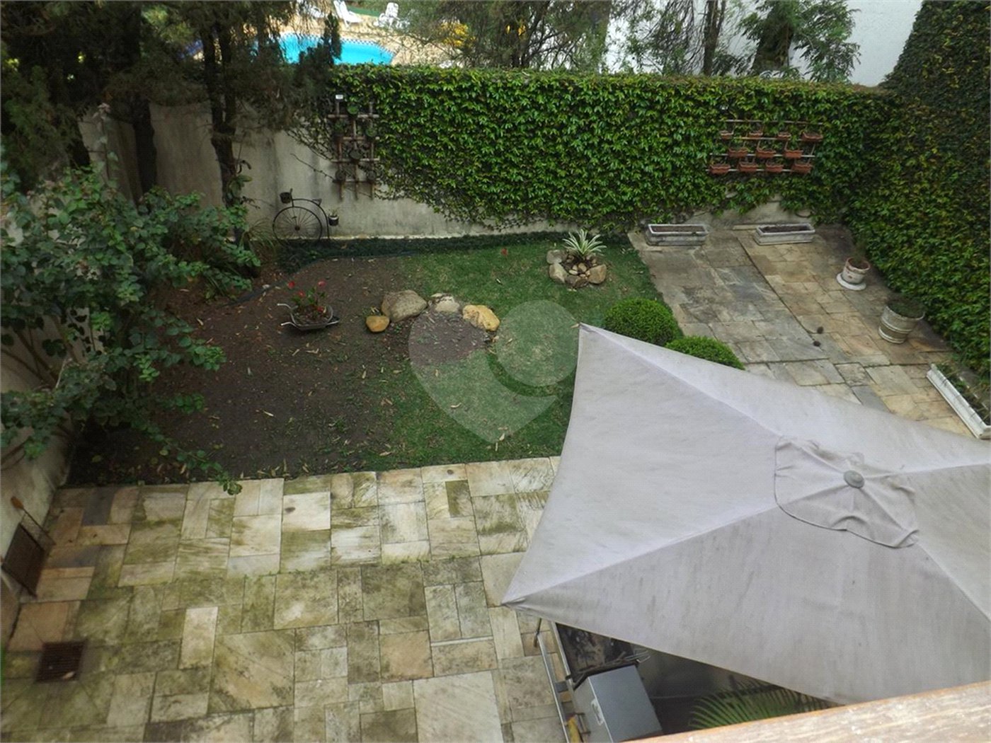 Casa à venda ou para alugar com 4 quartos, sendo 3 suítes,  no condomínio Villa das Flores, São Paulo - SP