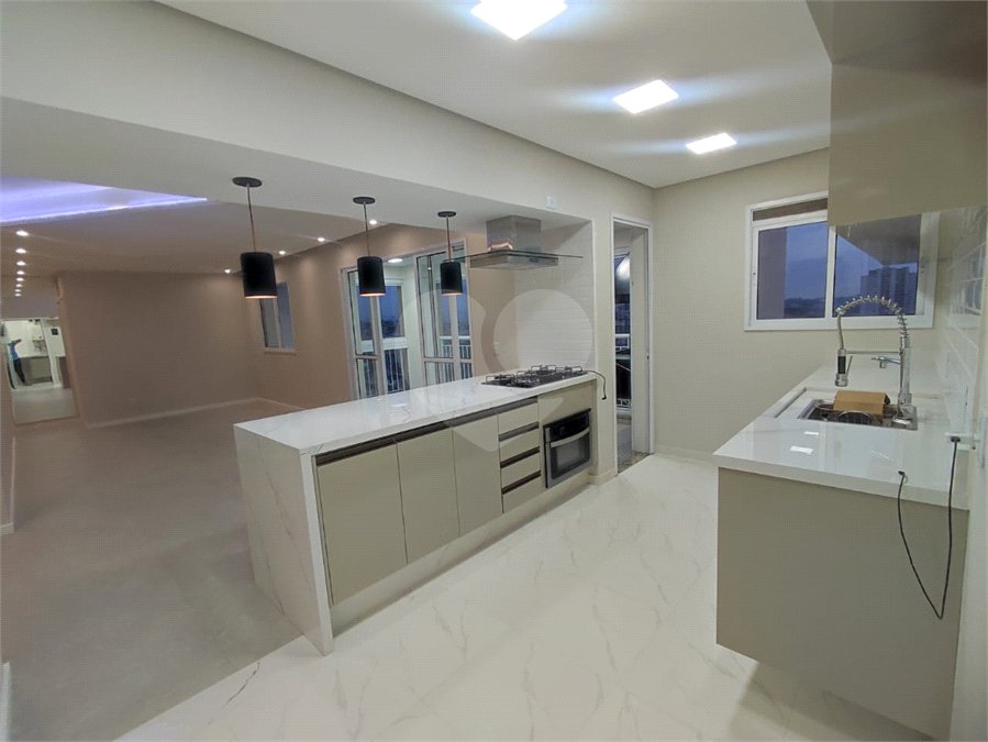 Apartamento à venda com 3 quartos, sendo 2 suítes,  em Jardim Arpoador, São Paulo, SP