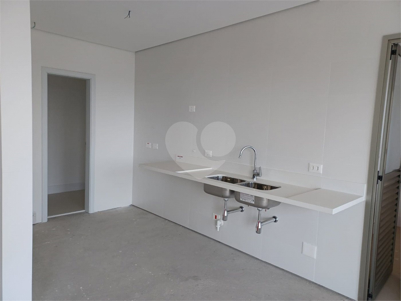 Apartamento à venda com 4 suítes em Real Parque, São Paulo, SP