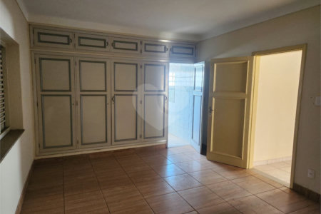 Sobrado à venda com 4 quartos, sendo 1 suíte, no Centro, Araraquara, SP