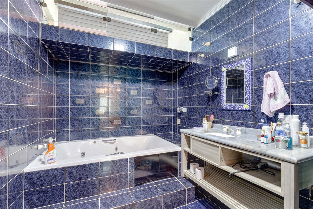 Sobrado à venda com 4 quartos, sendo 1 suíte, em Alto da Boa Vista, São Paulo, SP