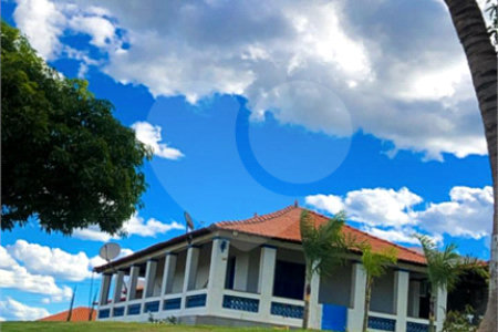 Fazenda à venda com 6 quartos, sendo 1 suíte,  no Centro, Capitão Enéas, MG