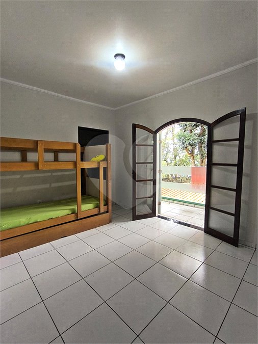 Sobrado à venda ou para alugar com 4 suítes em Serra da Cantareira, Mairiporã, SP