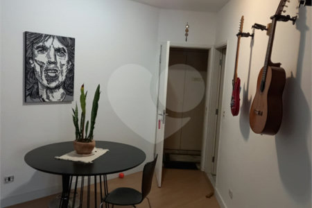 Apartamento à venda com 3 quartos, sendo 1 suíte,  em Vila Olímpia, São Paulo, SP