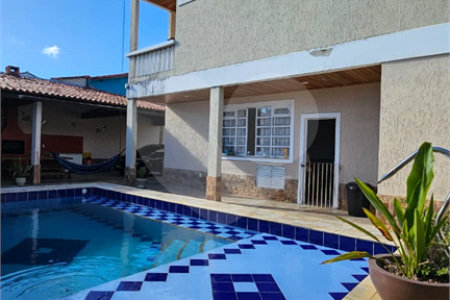 Casa à venda com 5 quartos, sendo 3 suítes,  no condomínio Colinas do Magarça, Rio de Janeiro - RJ