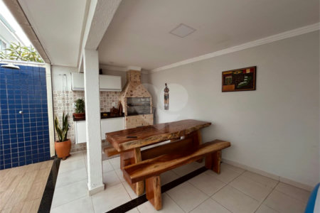Duplex à venda com 1 quarto, sendo 3 suítes, em Taperapuan, Porto Seguro, BA