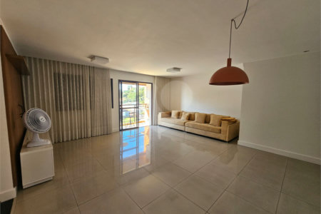 Apartamento para alugar com 3 quartos, sendo 1 suíte, em Alto da Boa Vista, São Paulo, SP
