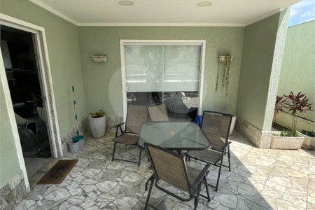 Casa à venda com 5 quartos, sendo 1 suíte, no condomínio Residencial Green Ville, Rio de Janeiro - RJ