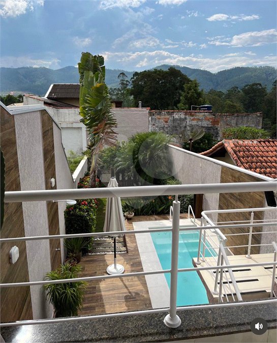 Sobrado à venda com 3 quartos, sendo 1 suíte,  em Vila Suissa, Mogi das Cruzes, SP