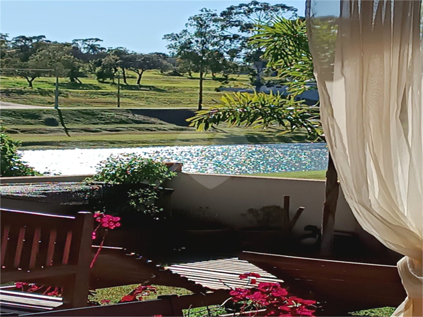 Casa à venda com 4 quartos, sendo 2 suítes,  no condomínio Riviera de Santa Cristina XIII, Paranapanema - SP