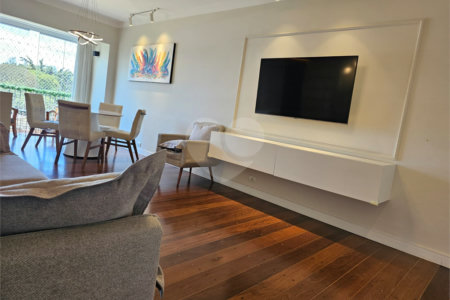 Apartamento à venda com 3 quartos, sendo 1 suíte, em Santo Amaro, São Paulo, SP