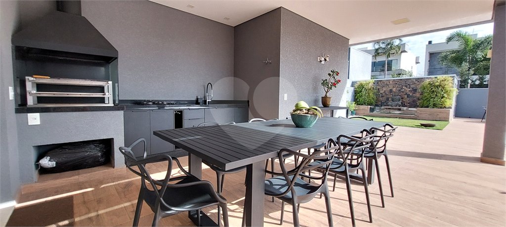 Casa à venda ou para alugar com 4 suítes no condomínio Figueira Garden, Atibaia - SP