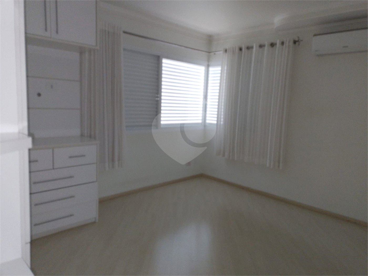 Casa à venda com 4 quartos, sendo 2 suítes,  em Vila Santista, Atibaia, SP