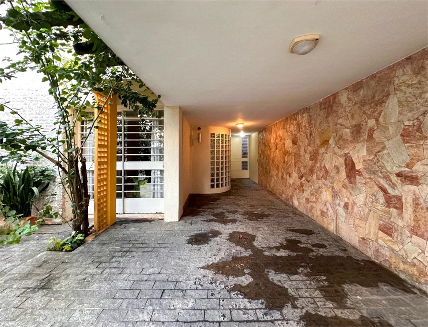 Casa à venda com 3 quartos, sendo 1 suíte, no condomínio Barão do Triunfo, São Paulo - SP