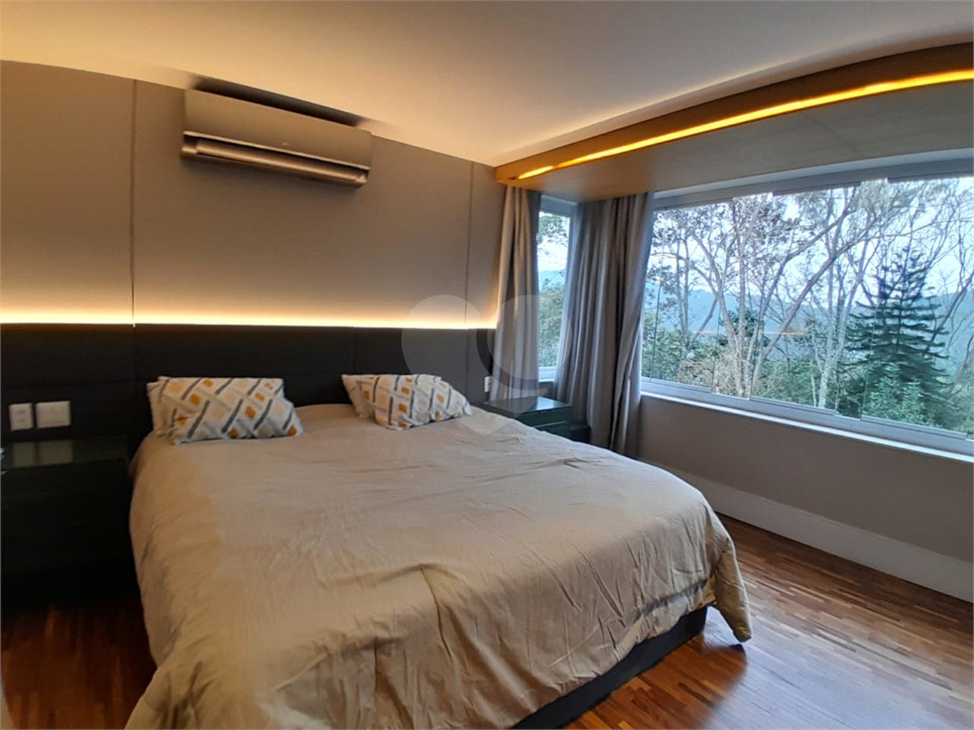 Casa à venda com 3 suítes no condomínio Suíça da Cantareira, Mairiporã - SP