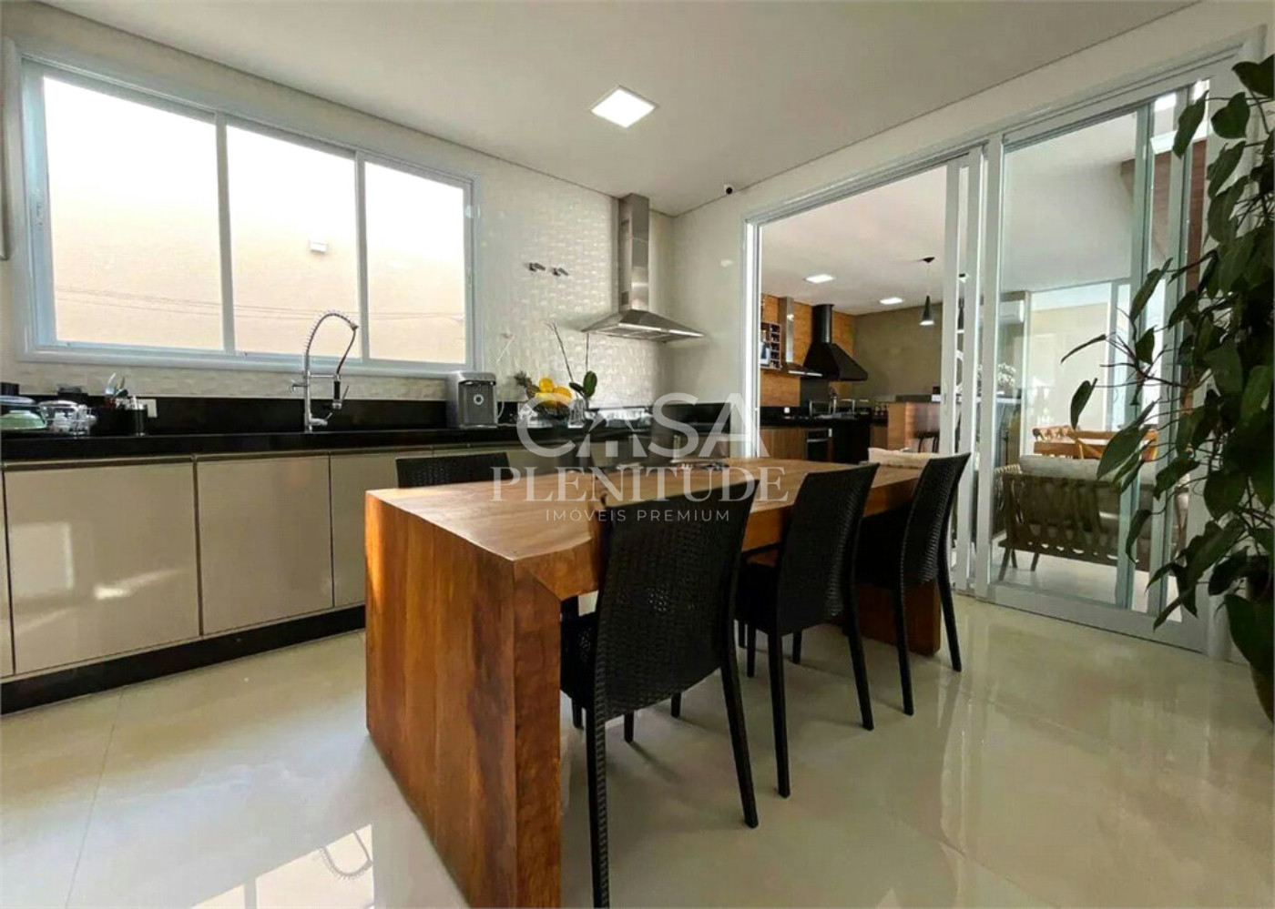 Casa em condomínio à venda com 3 suítes, em Iporanga, Sorocaba, SP