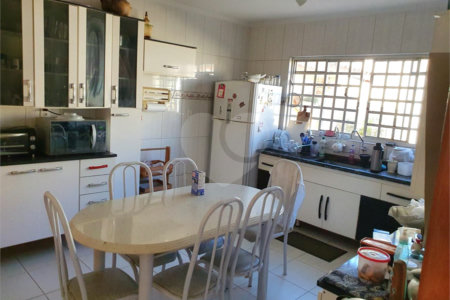 Chácara à venda com 3 quartos, sendo 1 suíte, em Loteamento Village, Serra Negra, SP