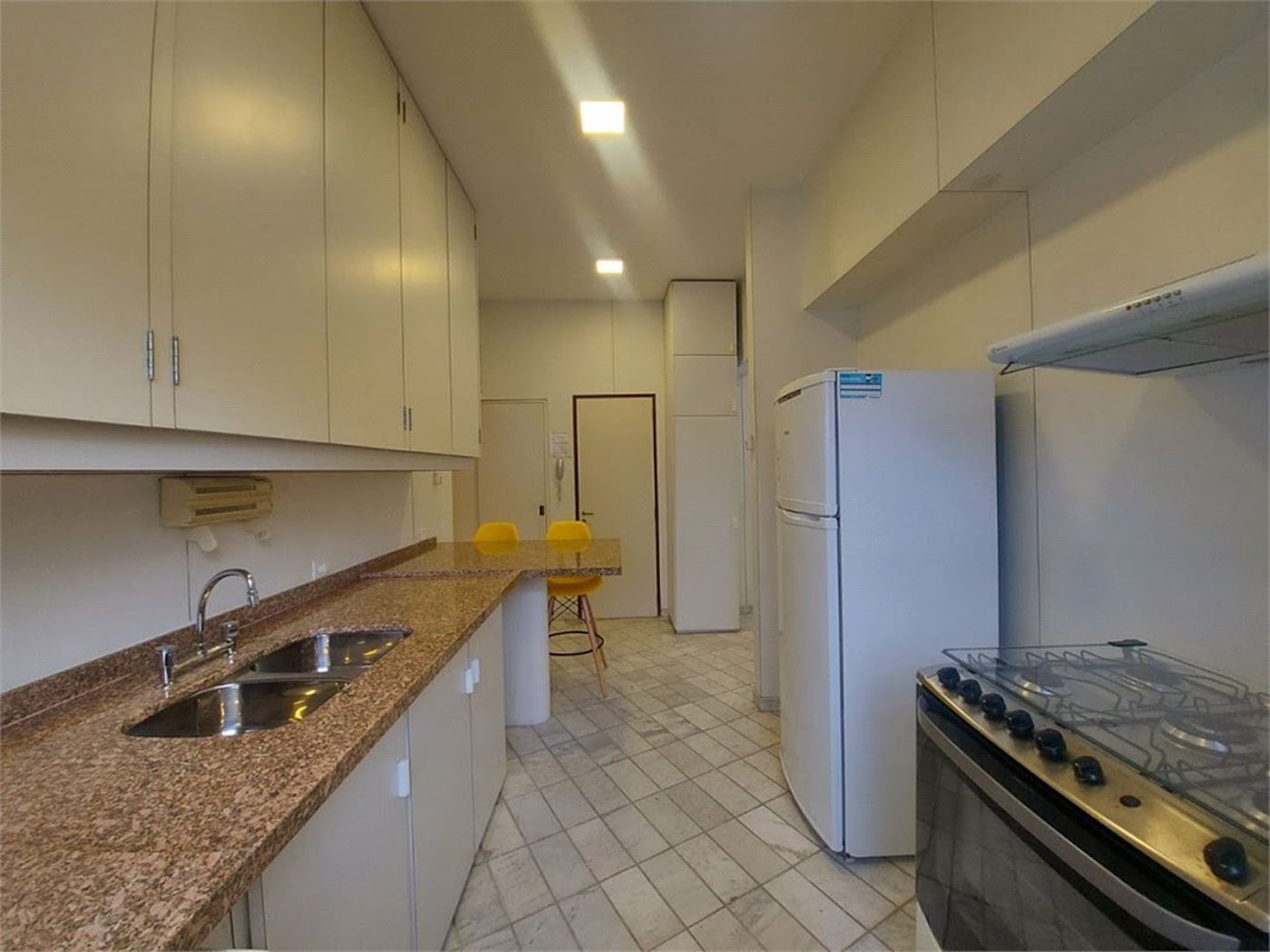 Apartamento com 4 dormitórios à venda, 120 m² por R$ 700.000,00 - Pitangueiras - Guarujá/SP