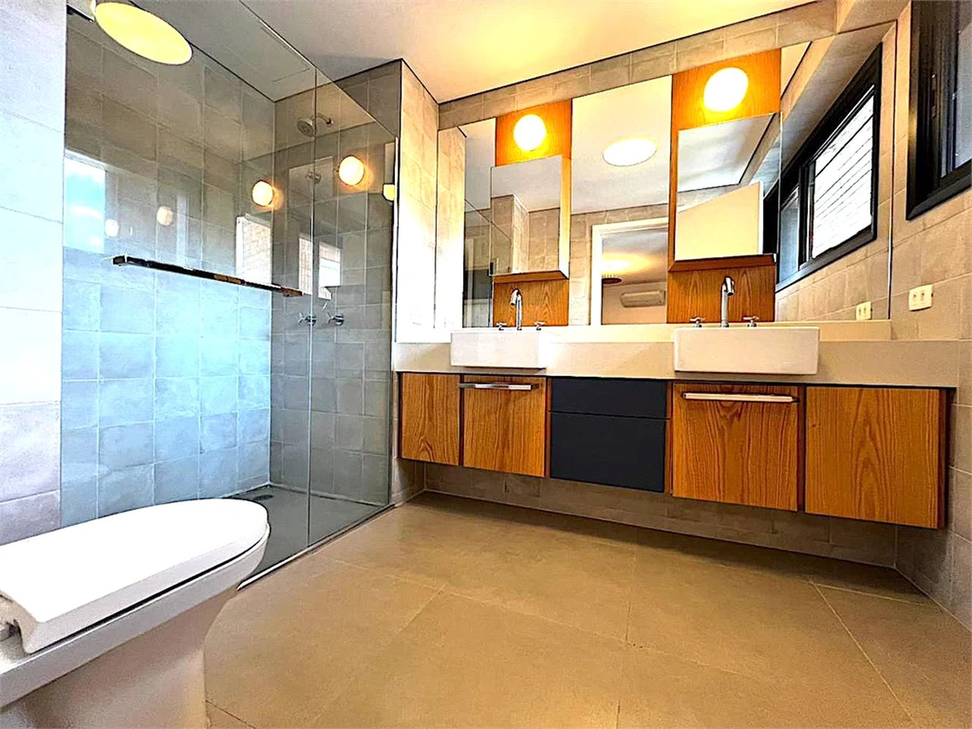 Apartamento à venda com 3 suítes em Jardim das Bandeiras, São Paulo, SP