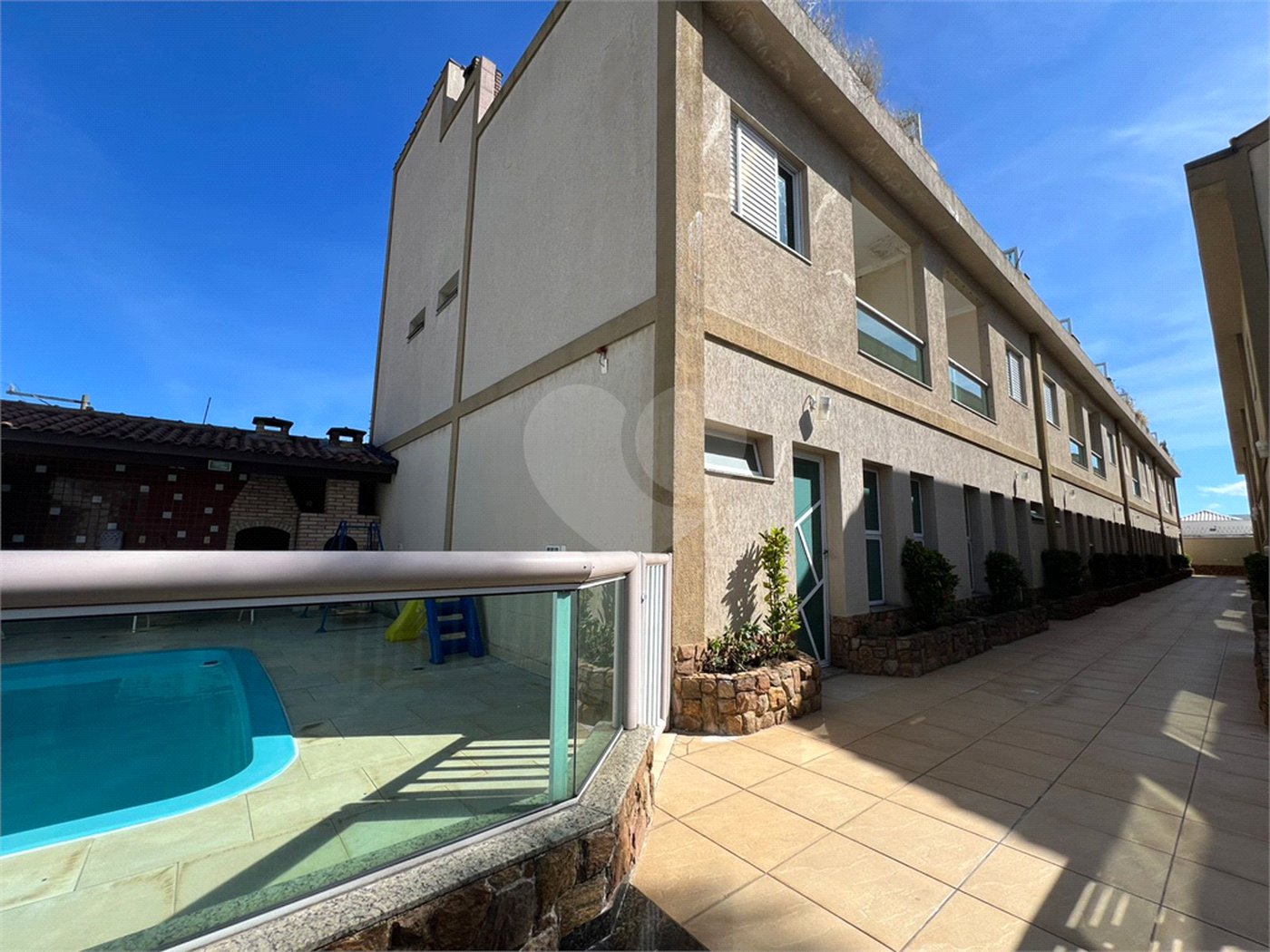 Casa à venda com 3 quartos, sendo 2 suítes,  no condomínio Mirante do Vale, São Paulo - SP