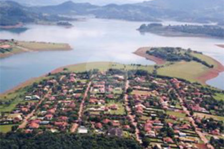Casa à venda com 2 quartos, sendo 1 suíte, no condomínio Novo Horizonte, Piracaia - SP