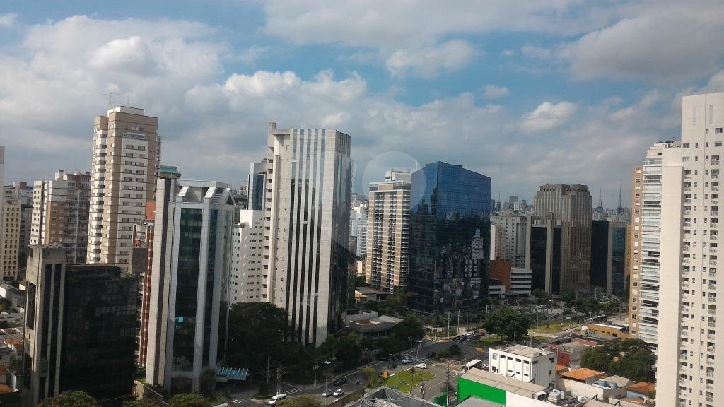 Apartamento para alugar com 3 suítes em Itaim Bibi, São Paulo, SP