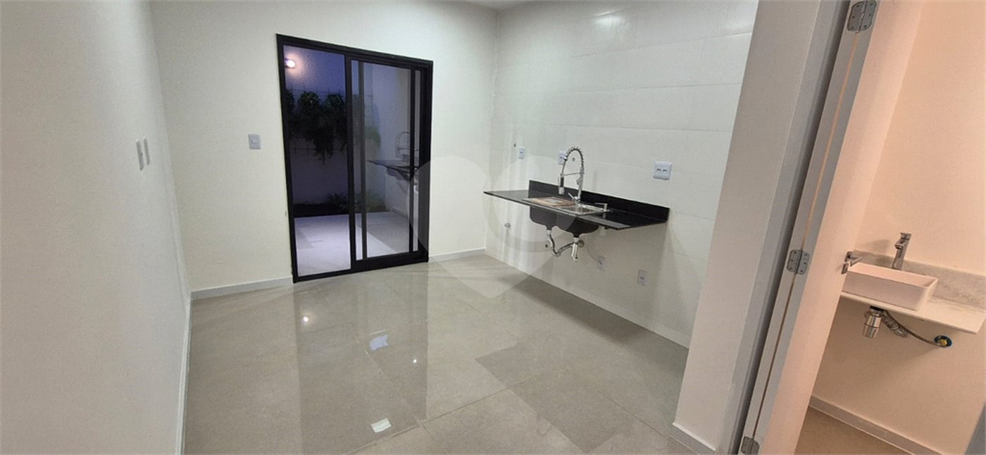 Sobrado à venda com 2 quartos, sendo 1 suíte,  em Vila Paiva, São Paulo, SP