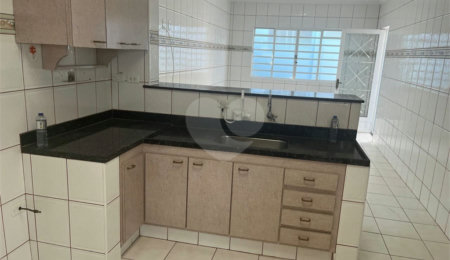 Casa à venda com 3 quartos em Jardim Itália, Itapetininga, SP
