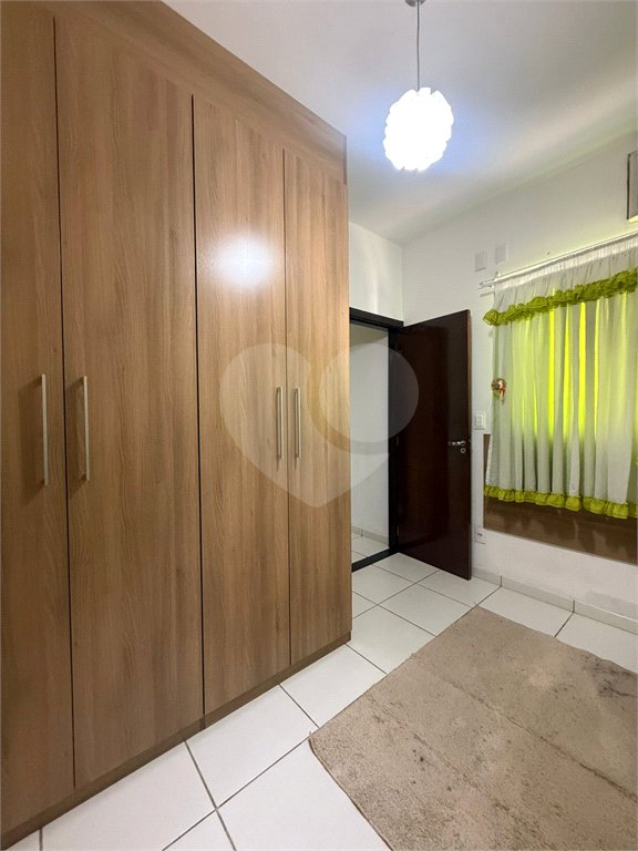 Sobrado à venda ou para alugar com 3 quartos, sendo 1 suíte, em Nossa Senhora Aparecida, Cuiabá, MT