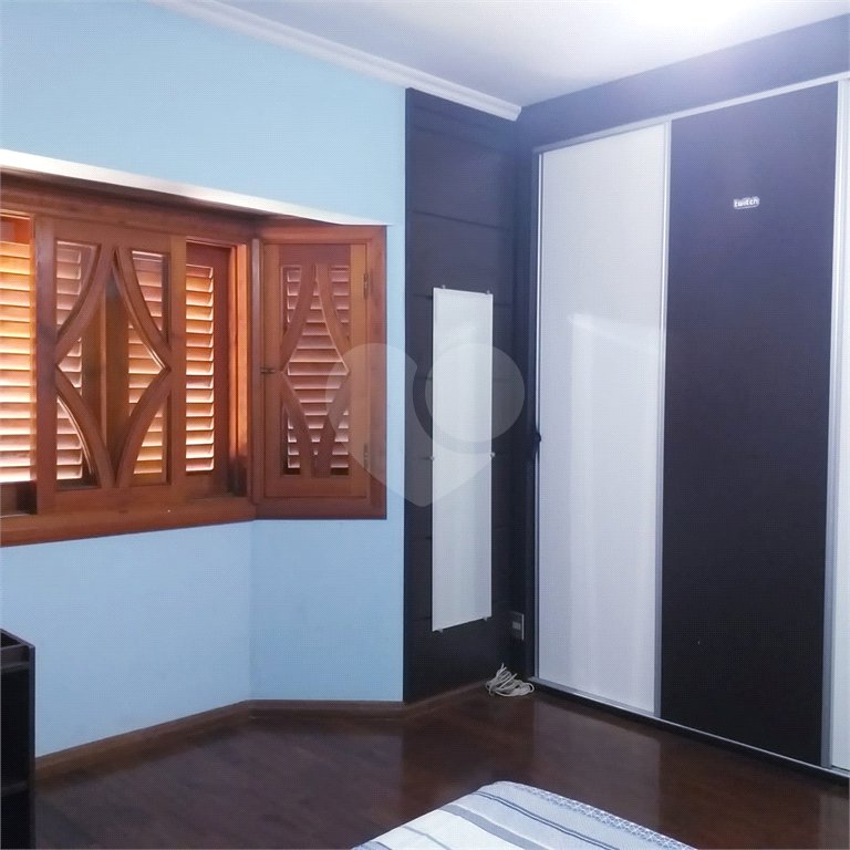 Casa à venda com 4 quartos, sendo 3 suítes, no condomínio Arujá 5, Arujá - SP