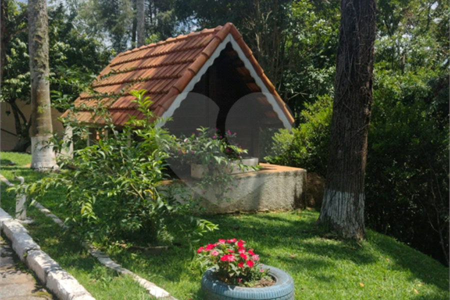Casa à venda com 4 quartos, sendo 2 suítes,  no condomínio Cinco Lagos, Mairiporã - SP