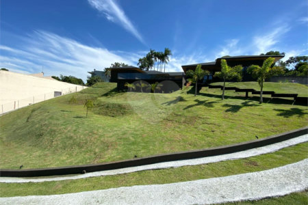 Casa à venda com 4 quartos, sendo 3 suítes,  no condomínio Jardim das Palmeiras, Bragança Paulista - SP