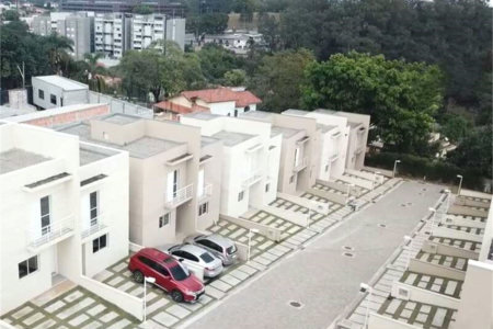 Casa à venda com 3 quartos, sendo 1 suíte, no condomínio Villaggio Viana, Cotia - SP