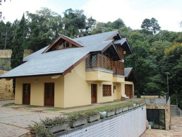 Sobrado à venda com 7 quartos, sendo 5 suítes,  no Centro, Mairiporã, SP