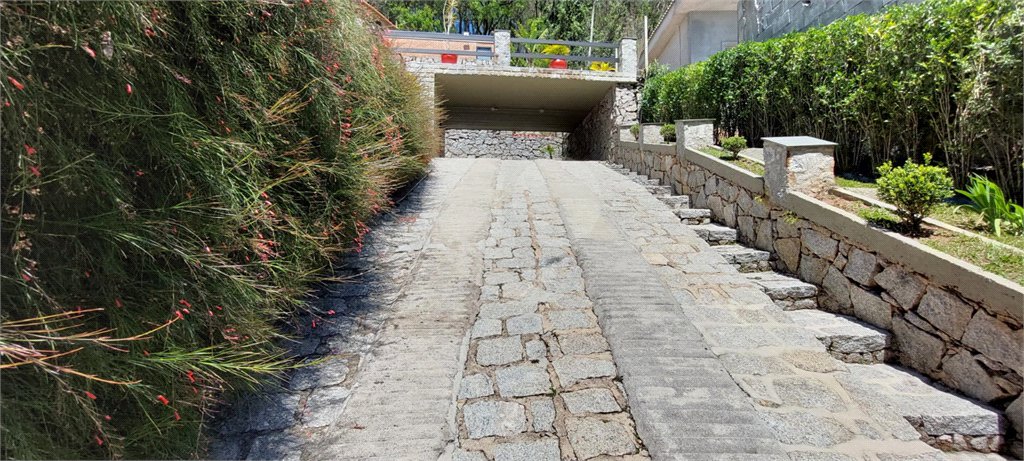 Casa à venda com 3 quartos, sendo 2 suítes, no condomínio Alpes de Caieiras, Caieiras - SP