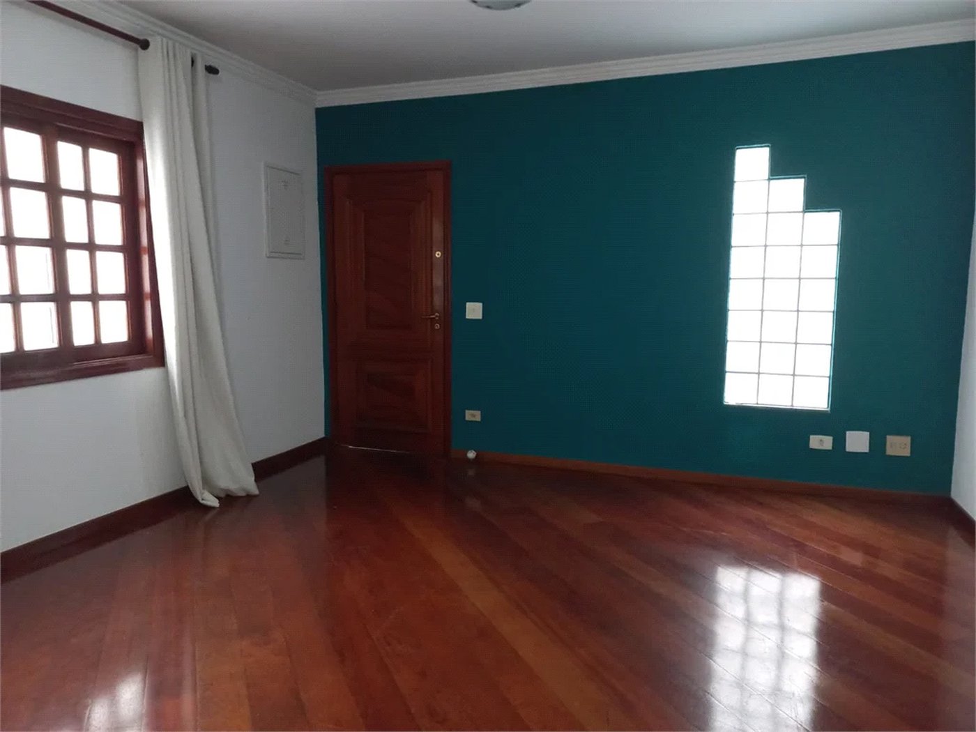 Sobrado à venda com 4 quartos, sendo 3 suítes,  em Cidade São Francisco, São Paulo, SP