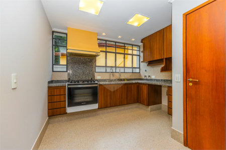 Casa à venda com 4 quartos, sendo 2 suítes, em Jardim Marajoara, São Paulo, SP