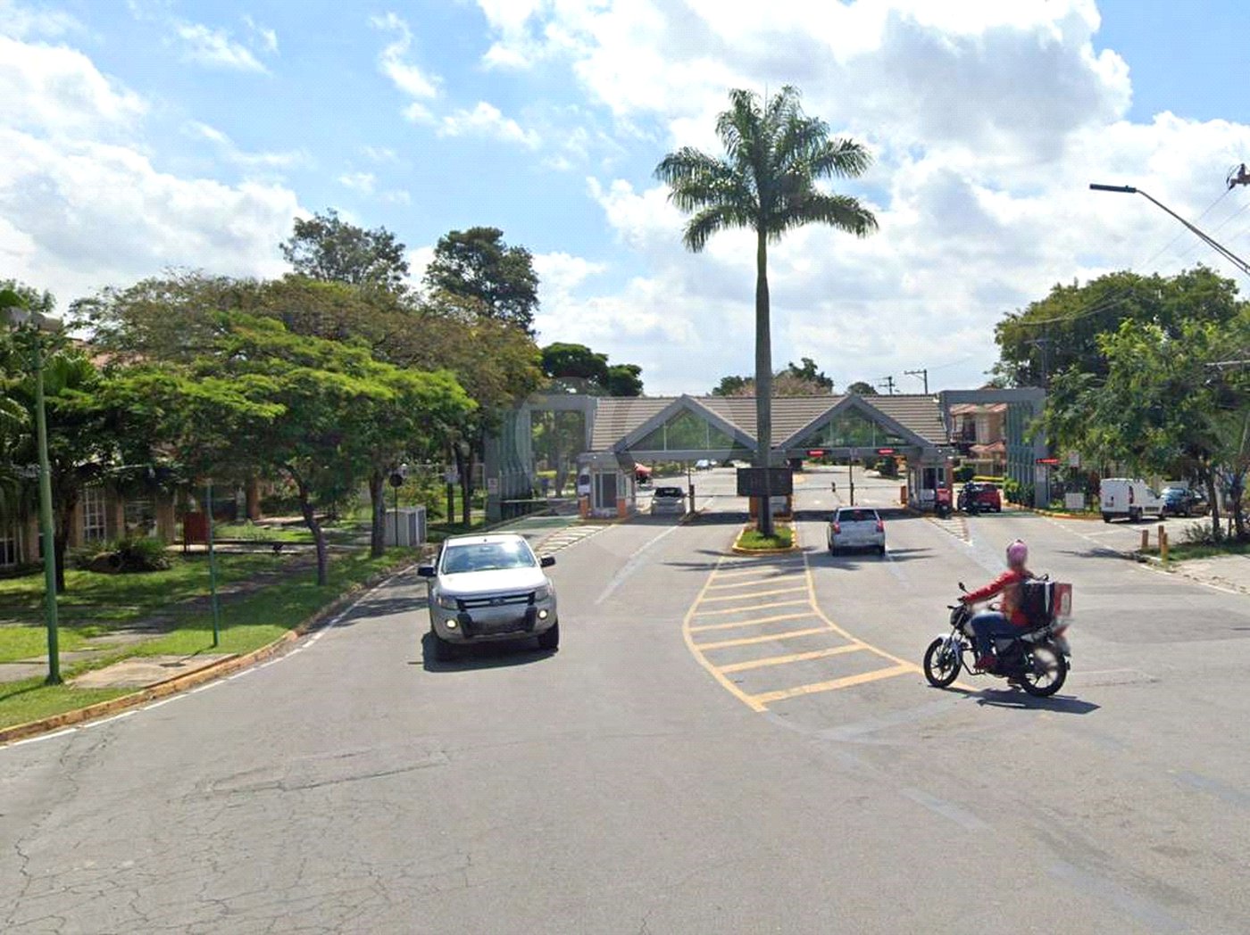 Casa à venda com 4 quartos, sendo 2 suítes,  no condomínio São Paulo Ii, Cotia - SP