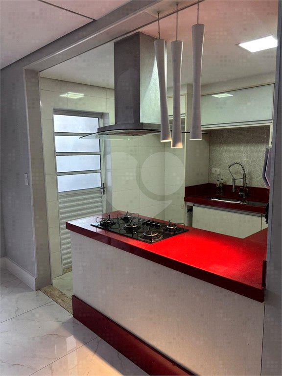 Casa à venda com 3 quartos, sendo 1 suíte, no condomínio Recanto das Araucárias, Suzano - SP
