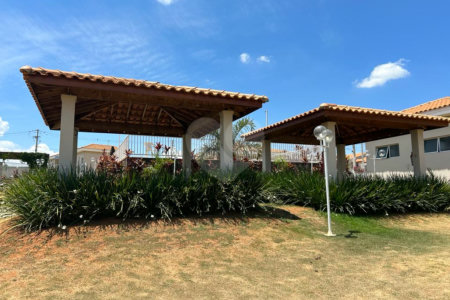 Casa à venda com 2 quartos no condomínio Residencial Estoril, Sorocaba - SP
