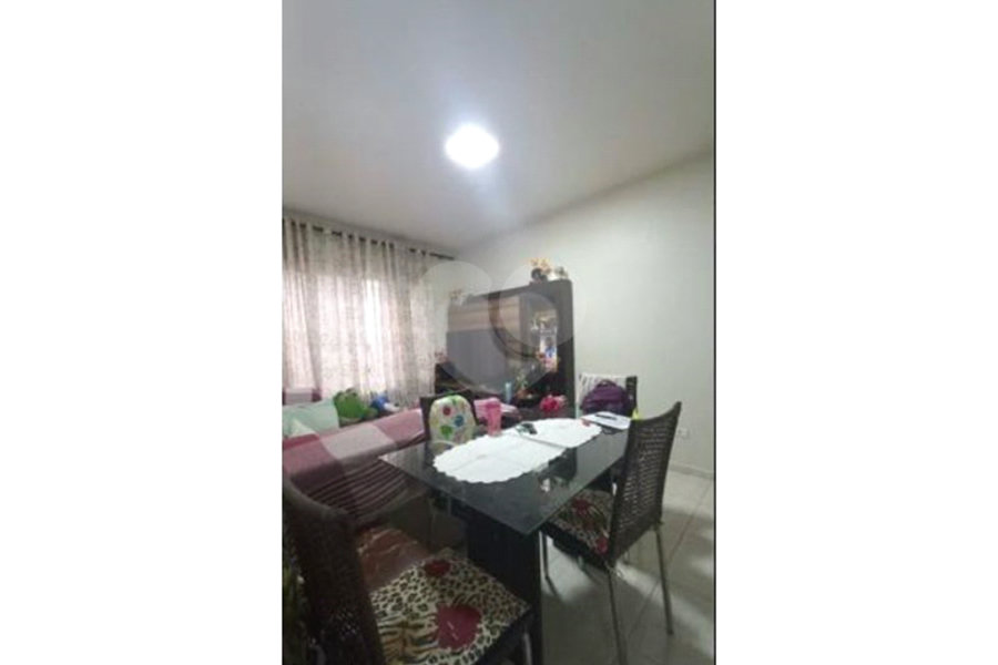 2 quartos e vaga de garagem