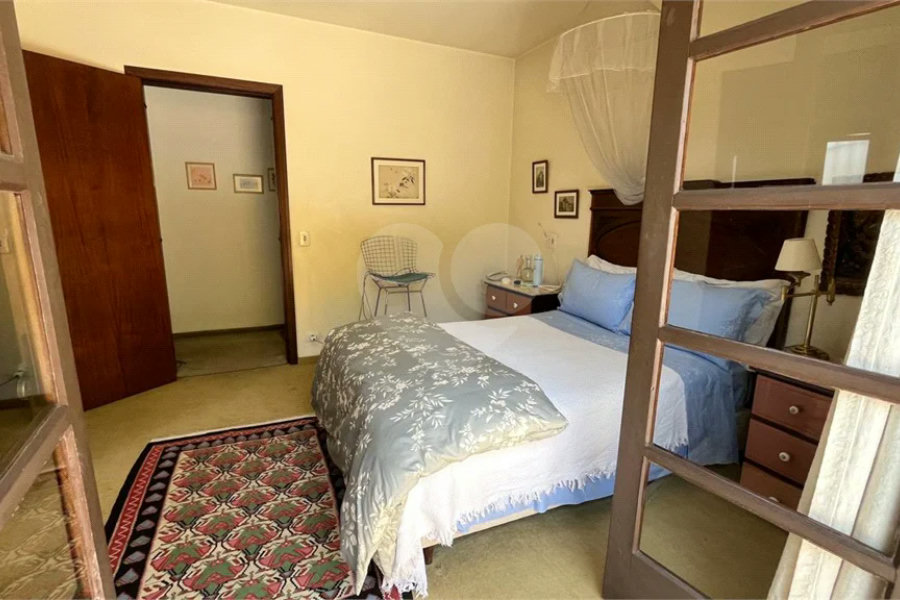 Casa à venda com 4 quartos, sendo 2 suítes, em Morumbi, São Paulo, SP